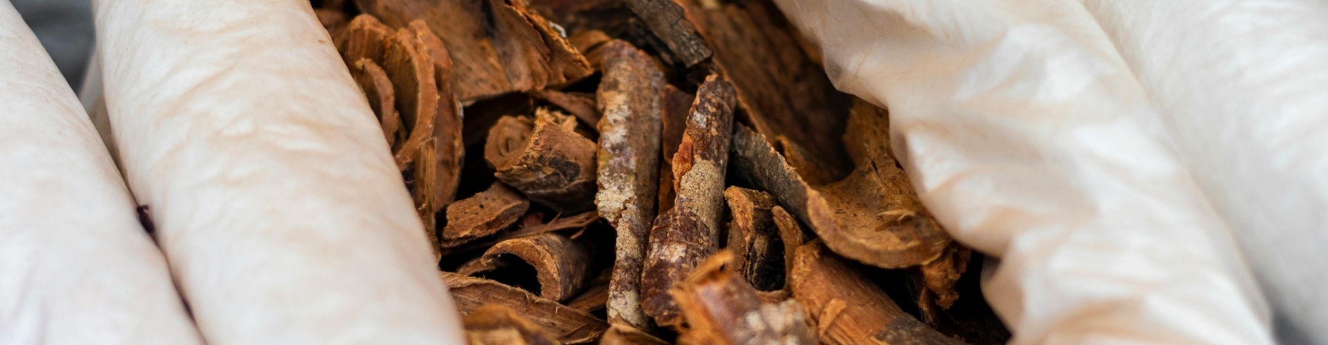 Nguyên liệu quế sạch tự nhiên được Lâm Sala lựa chọn kỹ lưỡng từ vùng trồng dược liệu